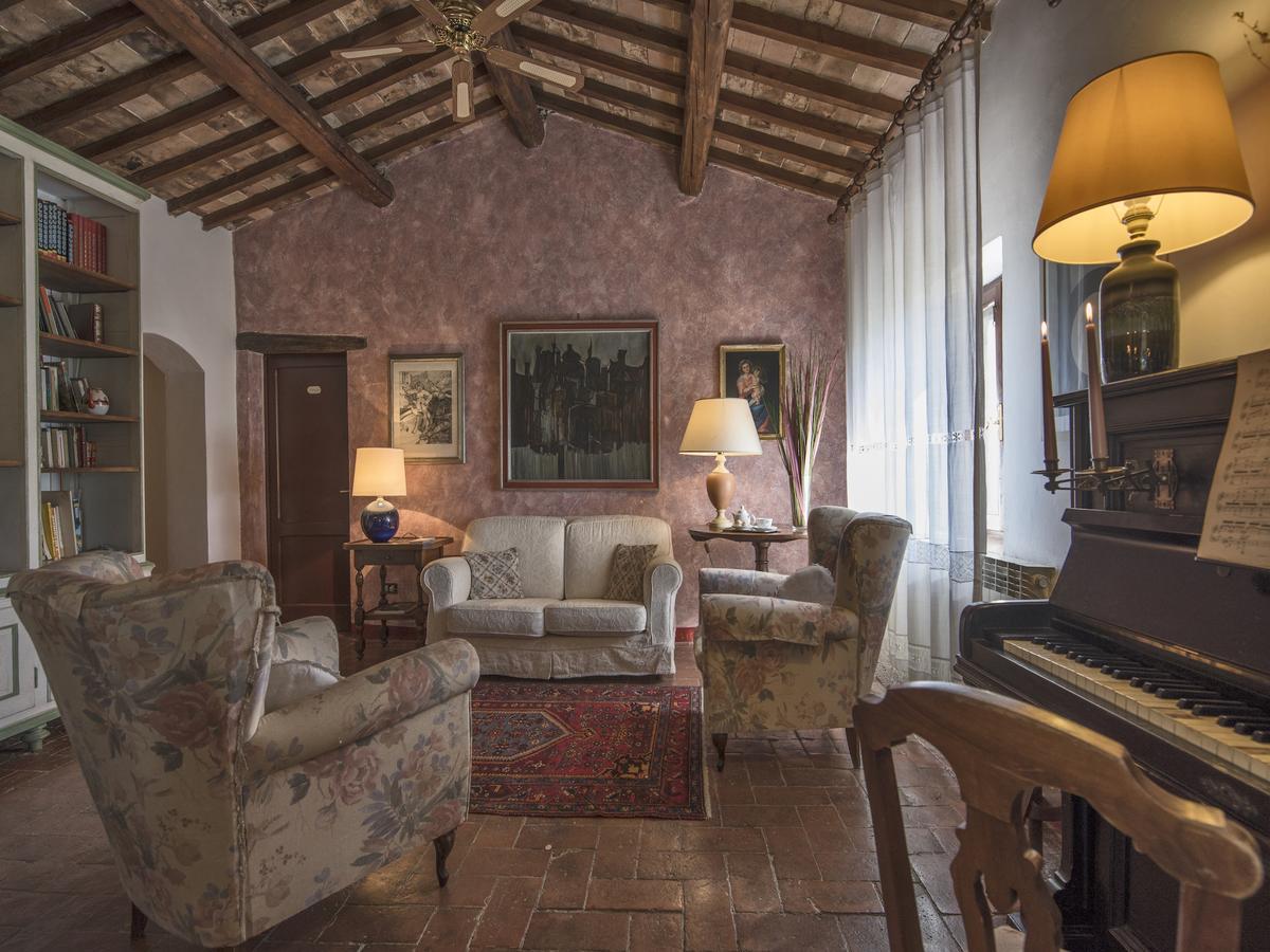 Hostal Il Casolare Di Libbiano San Gimignano Exterior foto